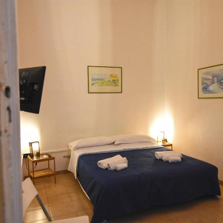 Iside Apartment Napels Buitenkant foto
