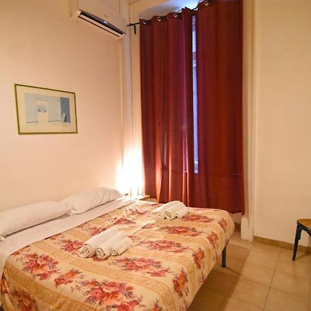 Iside Apartment Napels Buitenkant foto