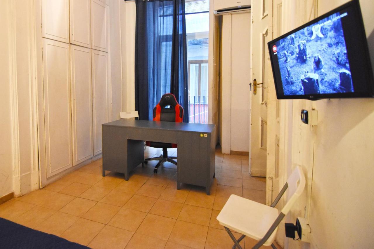 Iside Apartment Napels Buitenkant foto