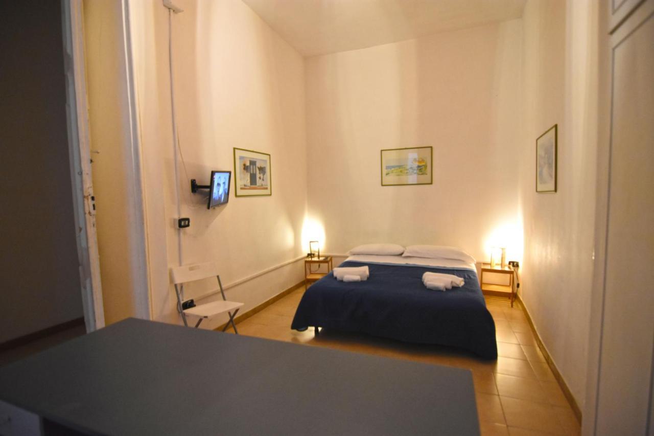 Iside Apartment Napels Buitenkant foto