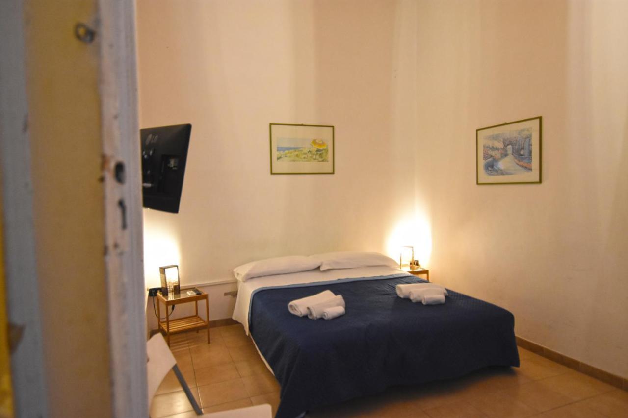 Iside Apartment Napels Buitenkant foto