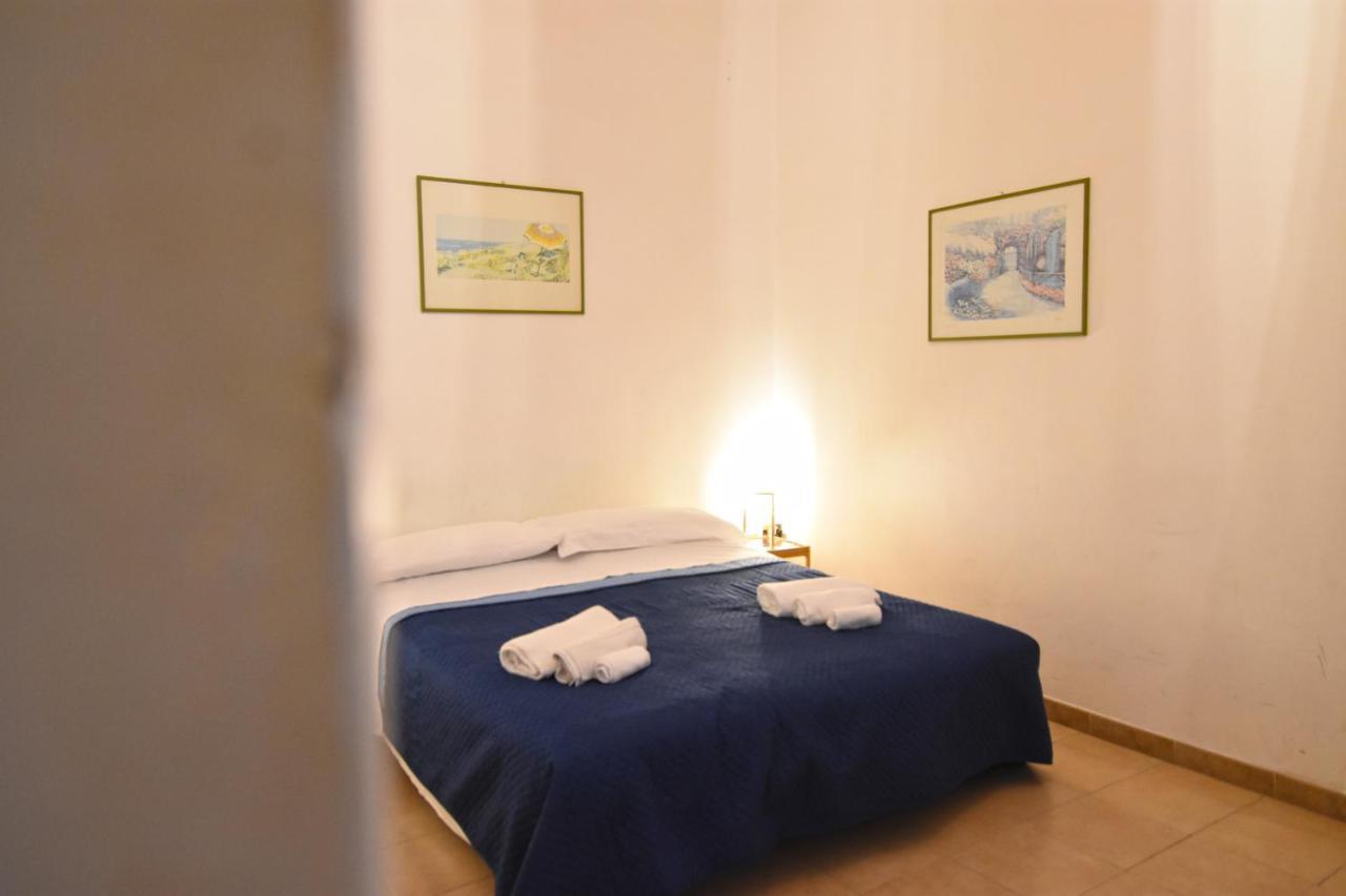 Iside Apartment Napels Buitenkant foto