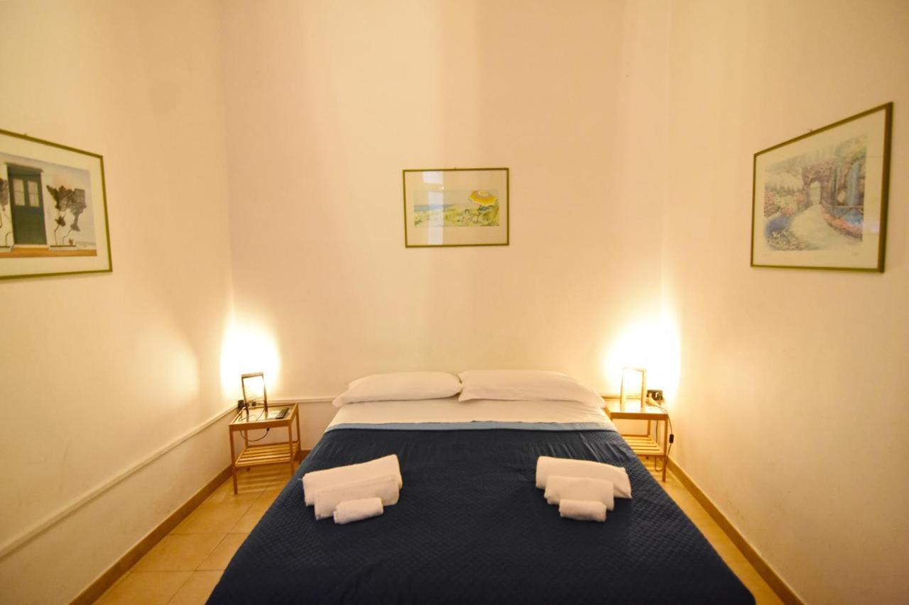 Iside Apartment Napels Buitenkant foto