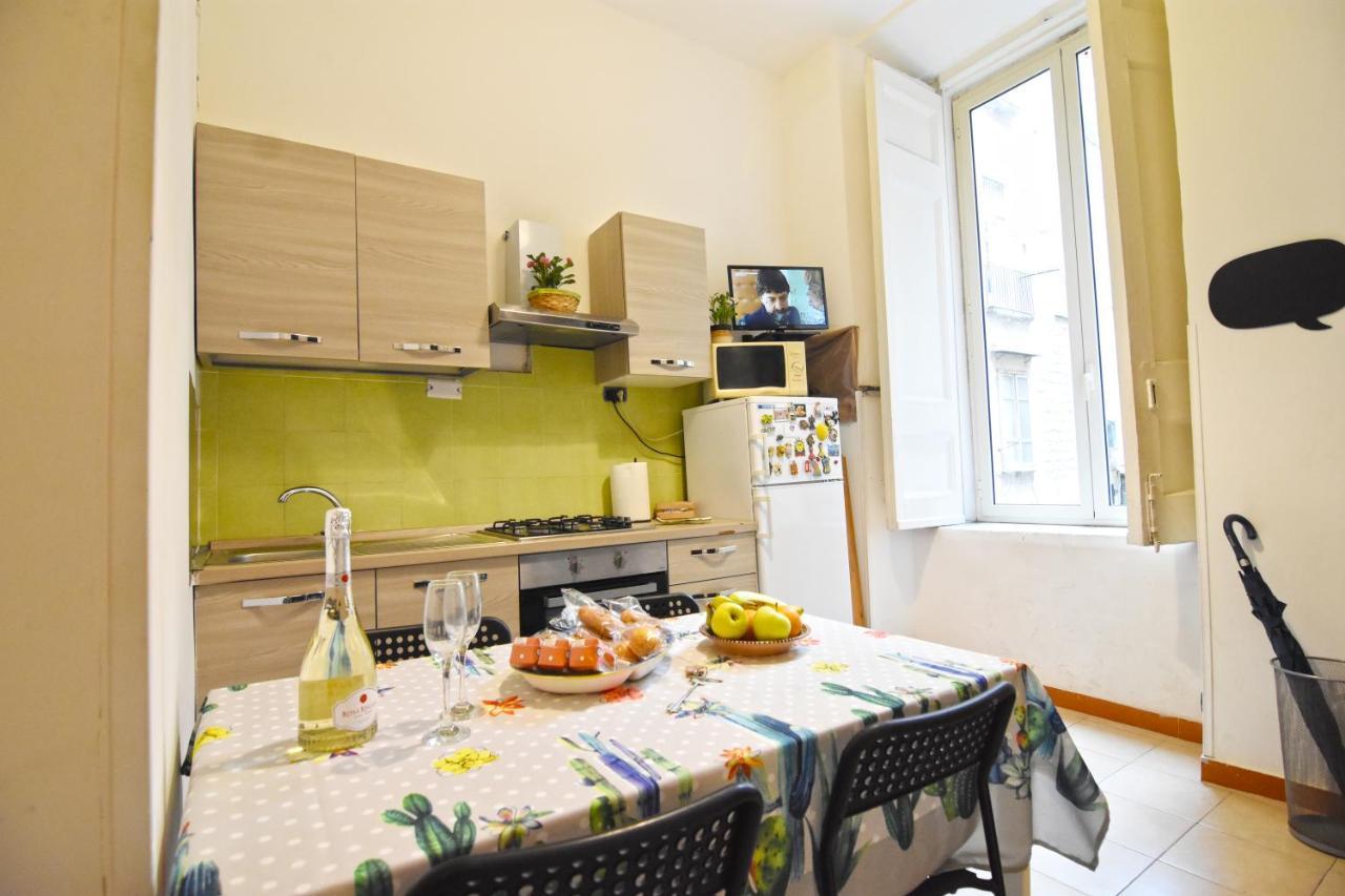 Iside Apartment Napels Buitenkant foto