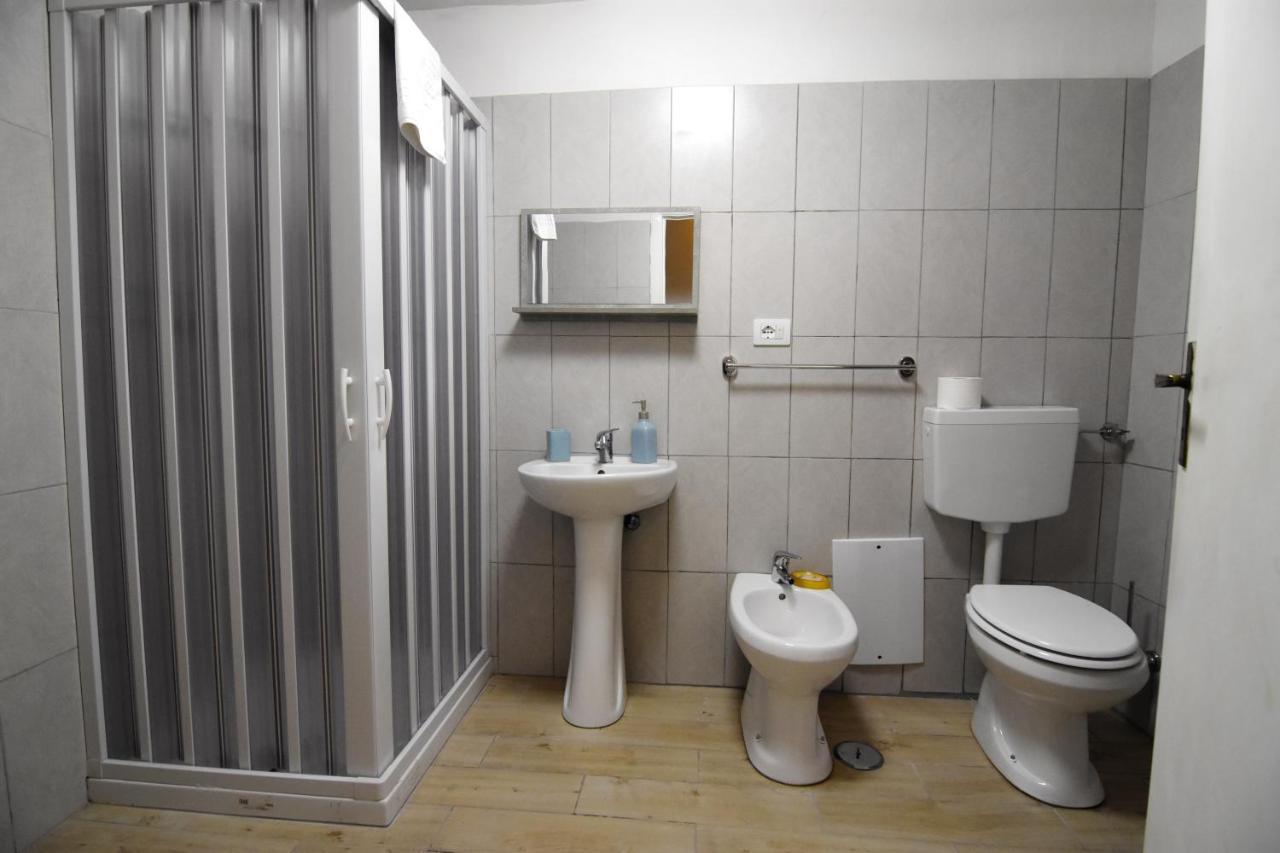 Iside Apartment Napels Buitenkant foto