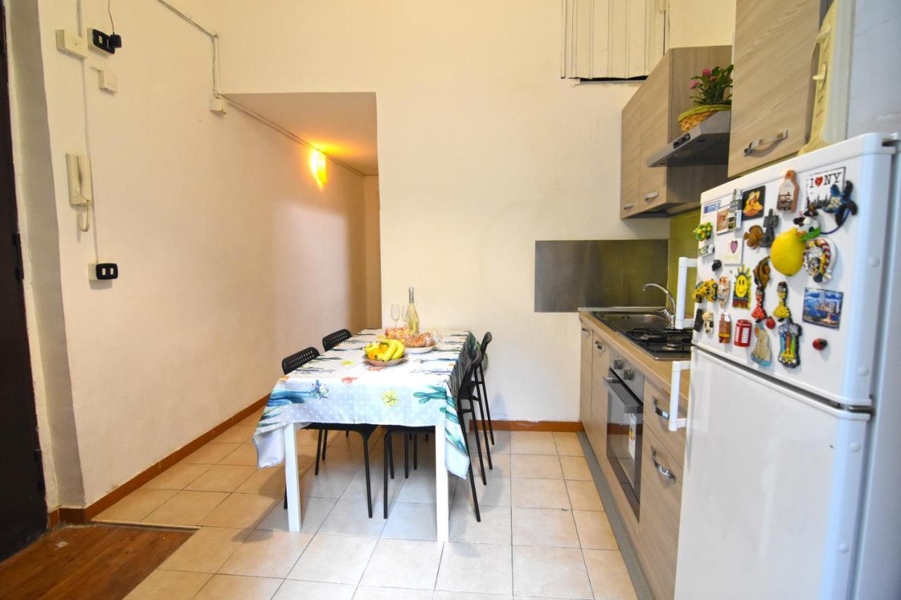 Iside Apartment Napels Buitenkant foto