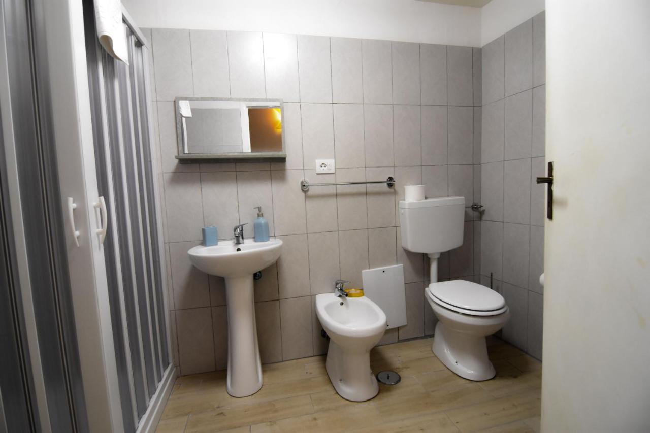 Iside Apartment Napels Buitenkant foto
