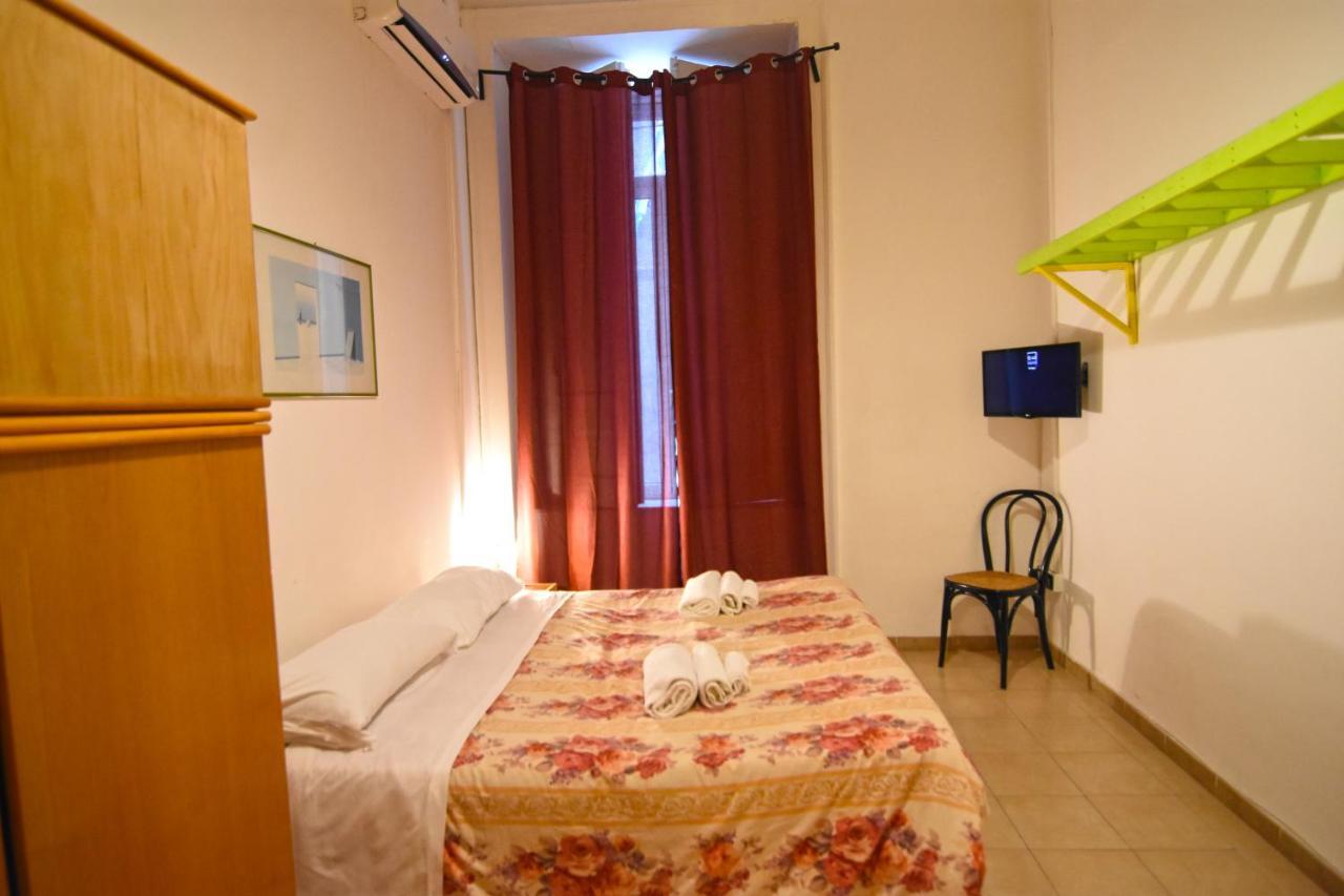 Iside Apartment Napels Buitenkant foto