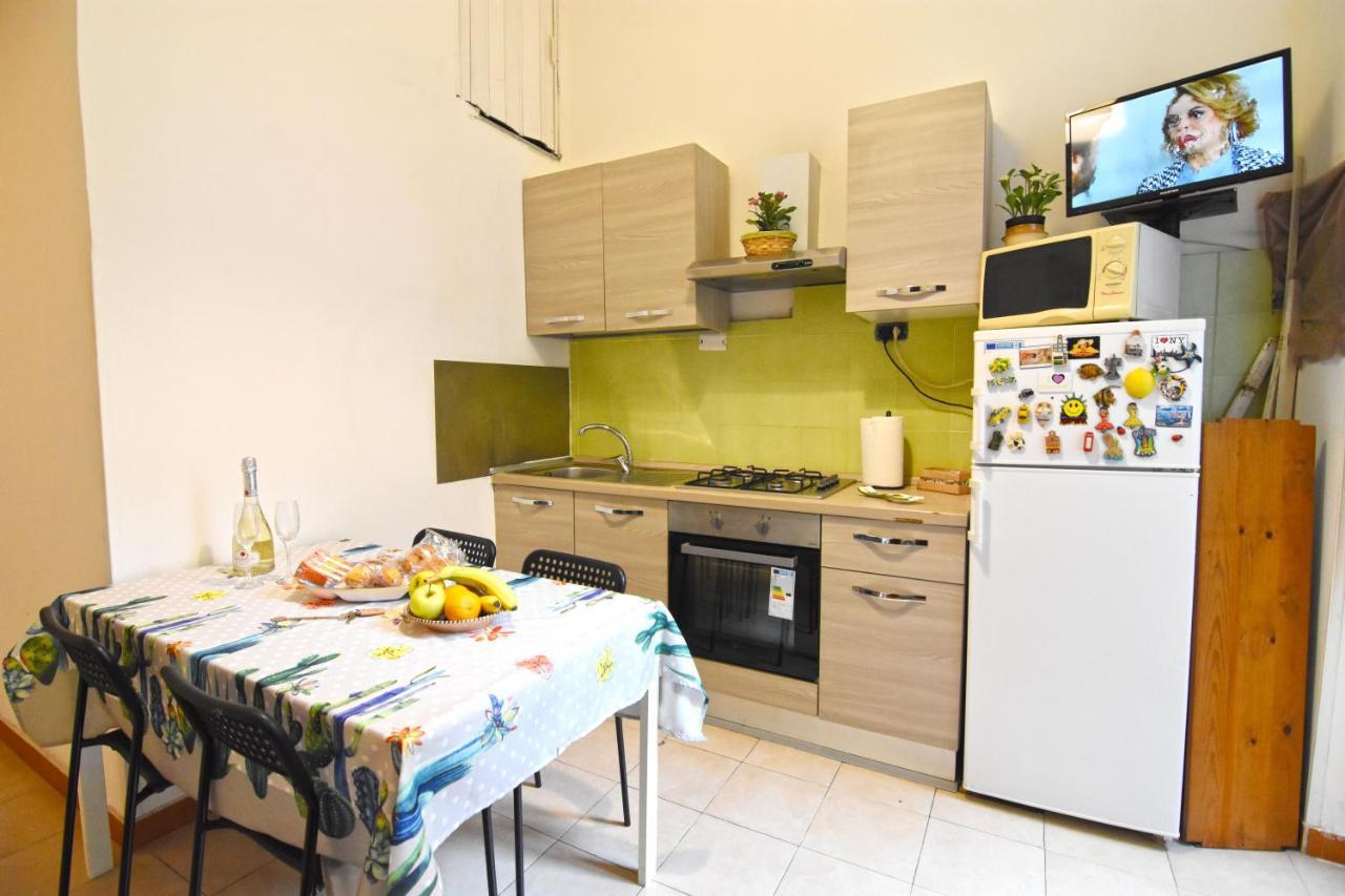 Iside Apartment Napels Buitenkant foto