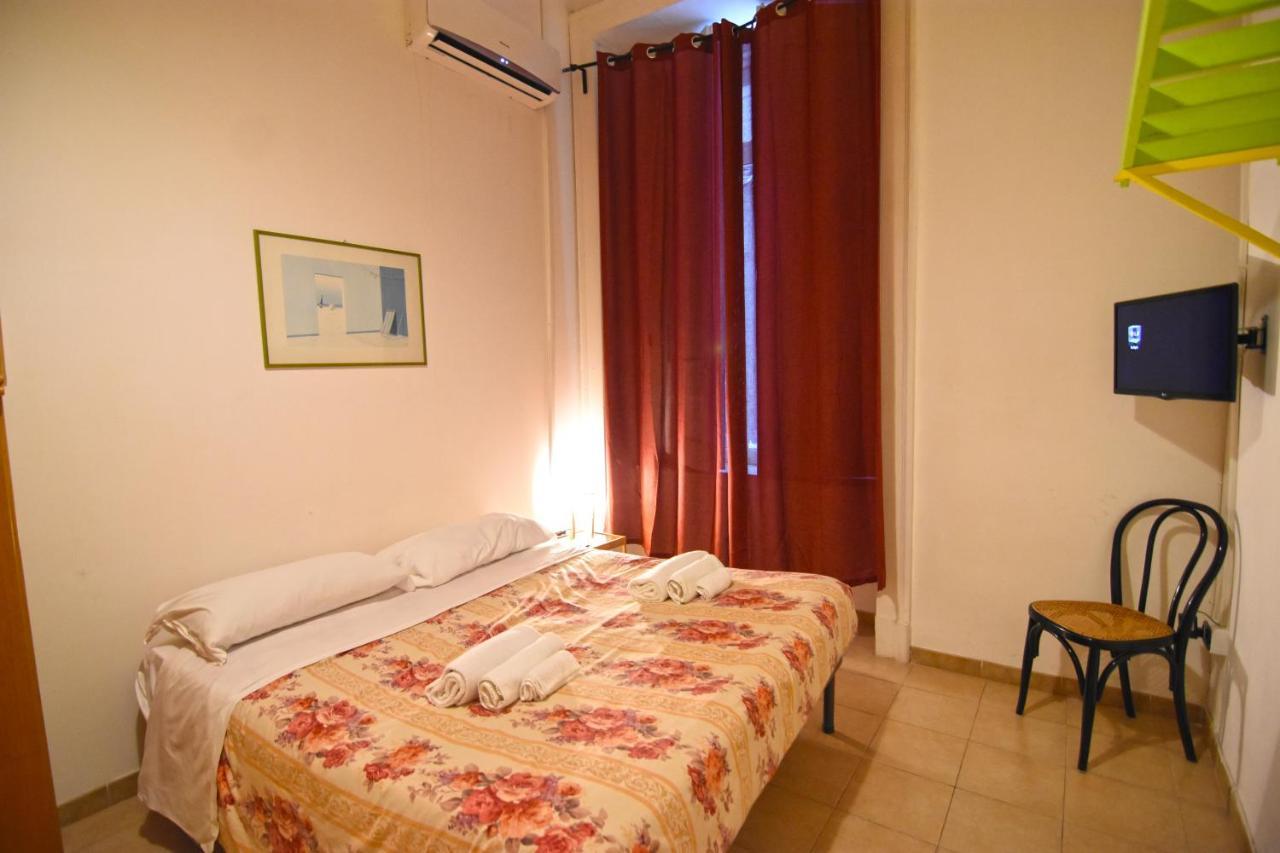 Iside Apartment Napels Buitenkant foto